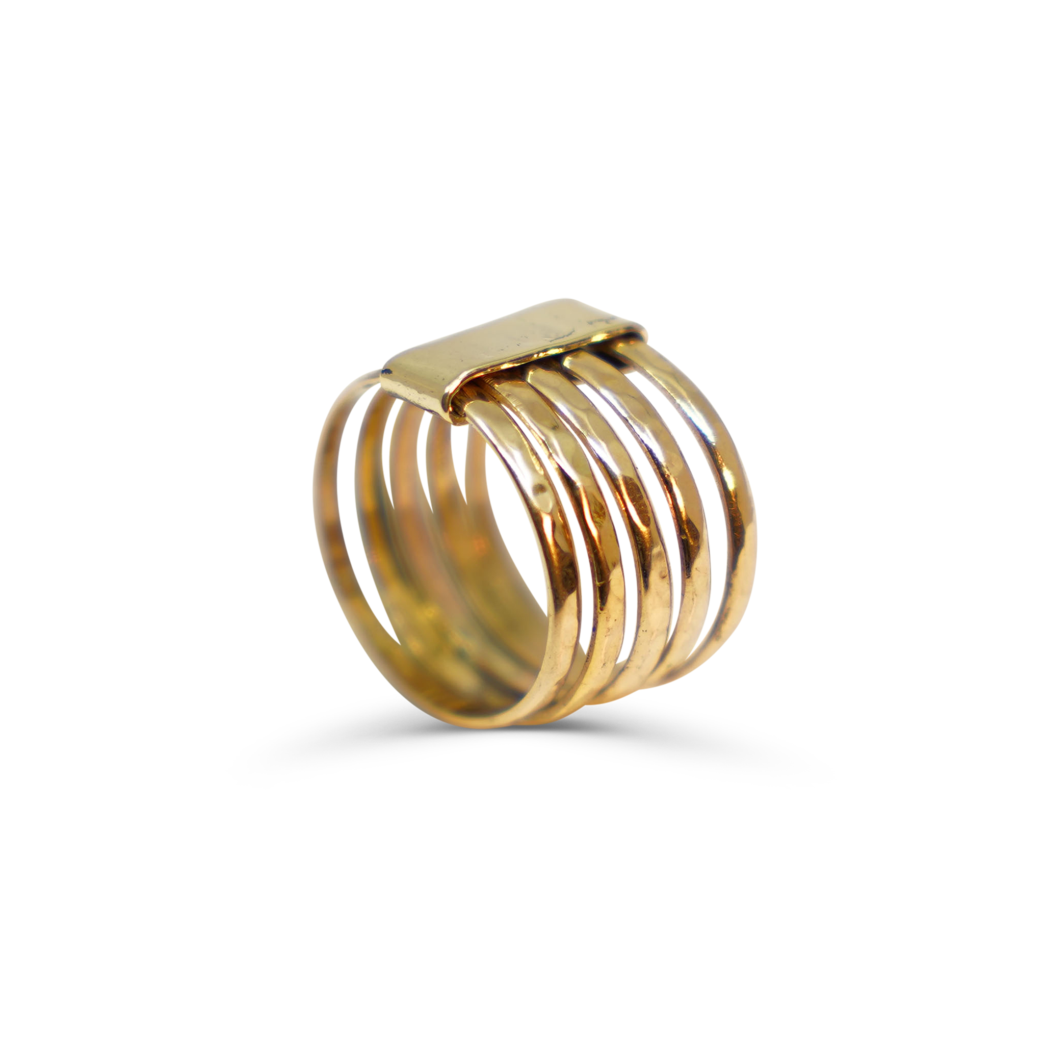 STAPELTJE VAN 5 GEHAMERDE 14 KARAAT GOUDEN RINGEN