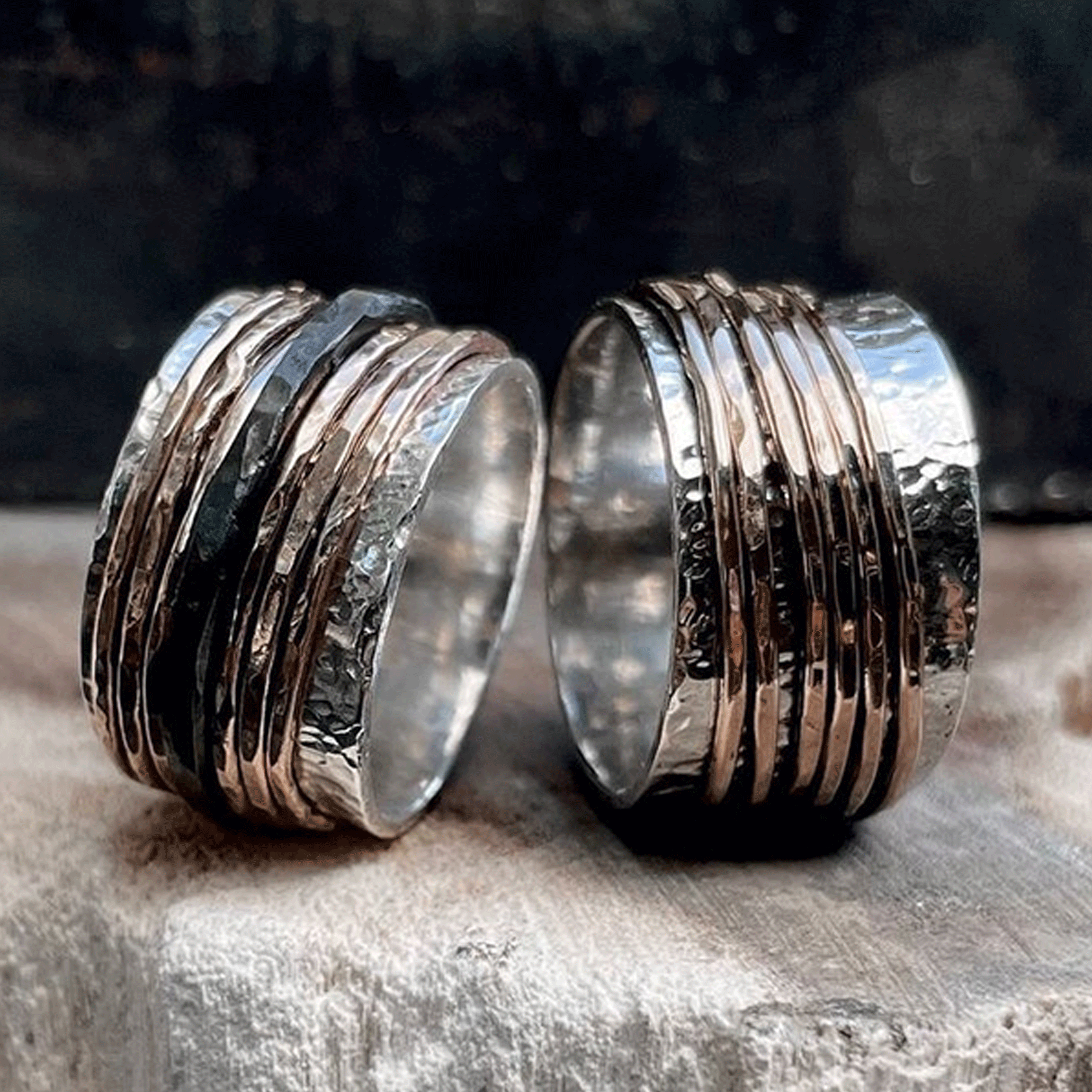 ZILVEREN GEHAMERDE RING MET BRONZEN RINGETJES