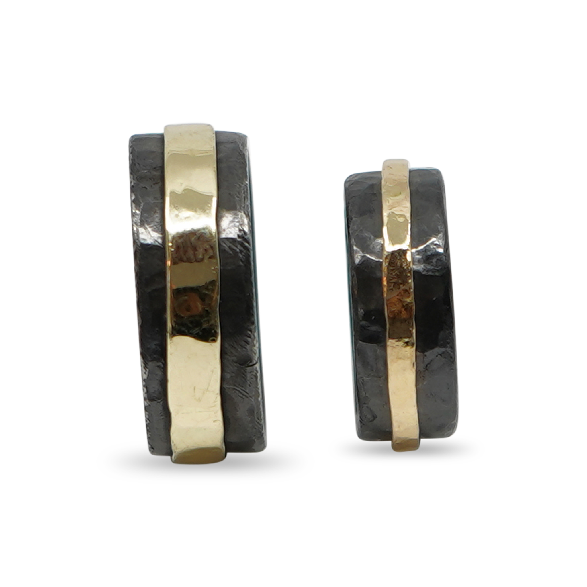 GEHAMERDE ZIRKONIUM TROUWRINGEN MET GOUDEN BANDJE