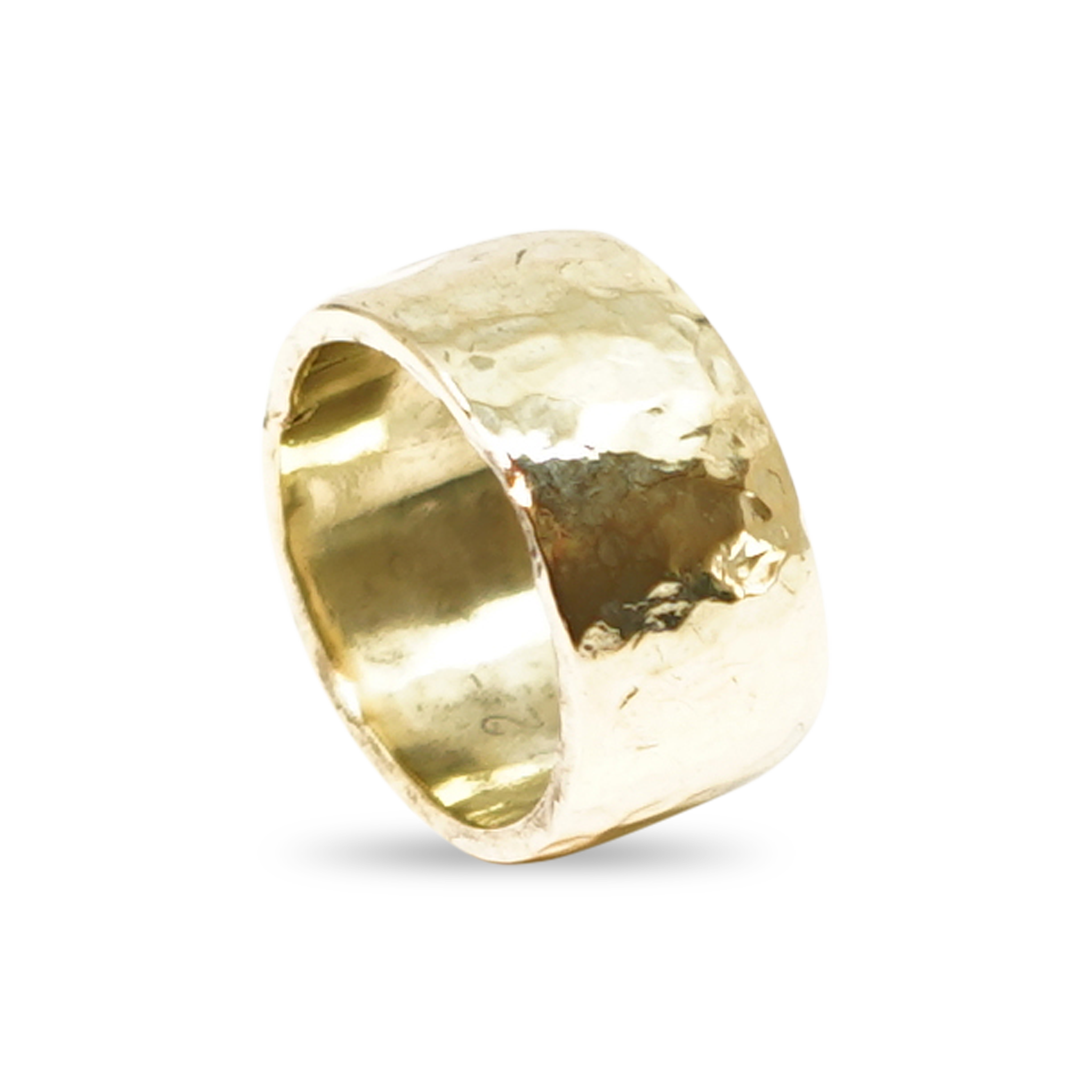 BREDE GEHAMERDE GOUDEN RING