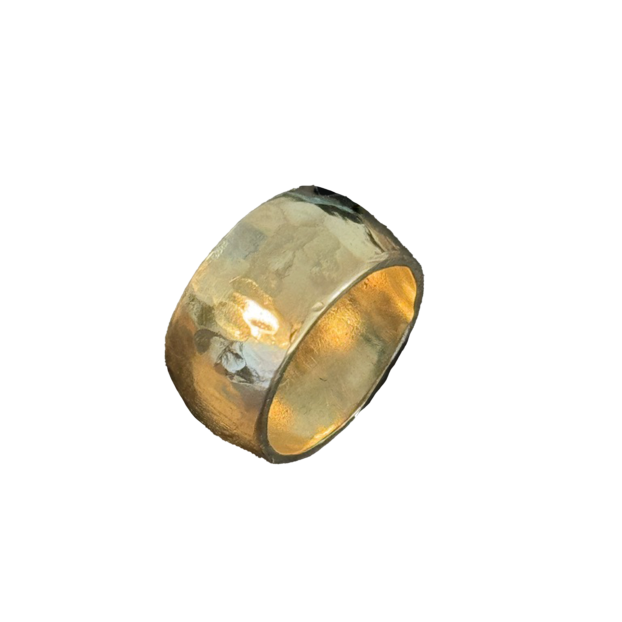 BREDE GEHAMERDE GOUDEN RING