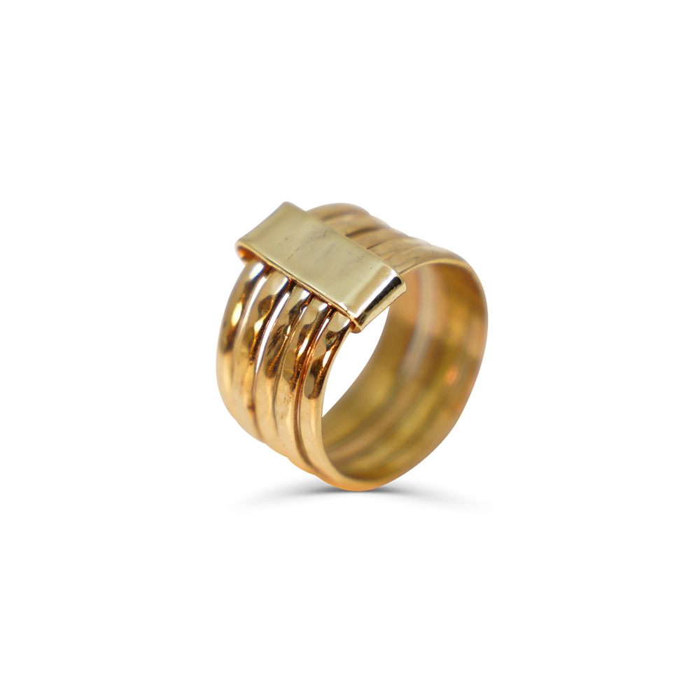 STAPELTJE VAN 5 GEHAMERDE 14 KARAAT GOUDEN RINGEN
