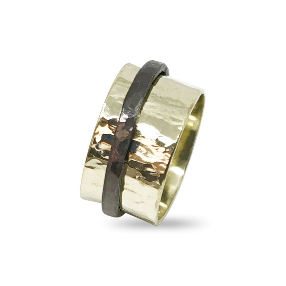 GEHAMERDE GOUDEN RING MET ZIRKONIUM RINGETJE