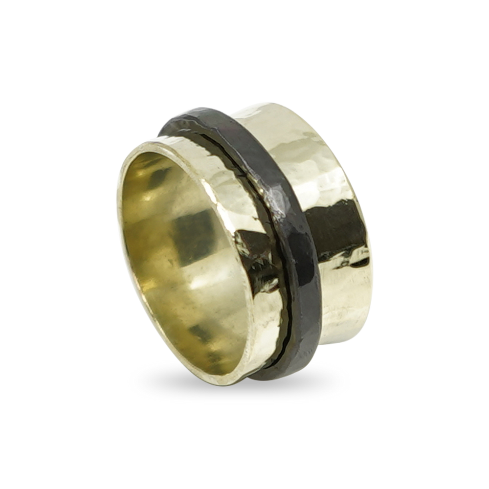 GEHAMERDE GOUDEN RING MET ZIRKONIUM RINGETJE