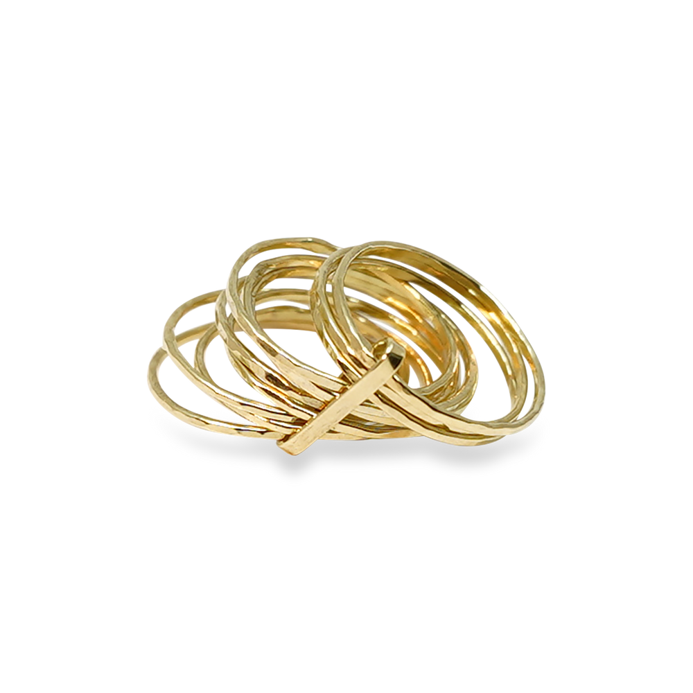 11 GOUDEN FIJNE GEHAMERDE RINGETJES