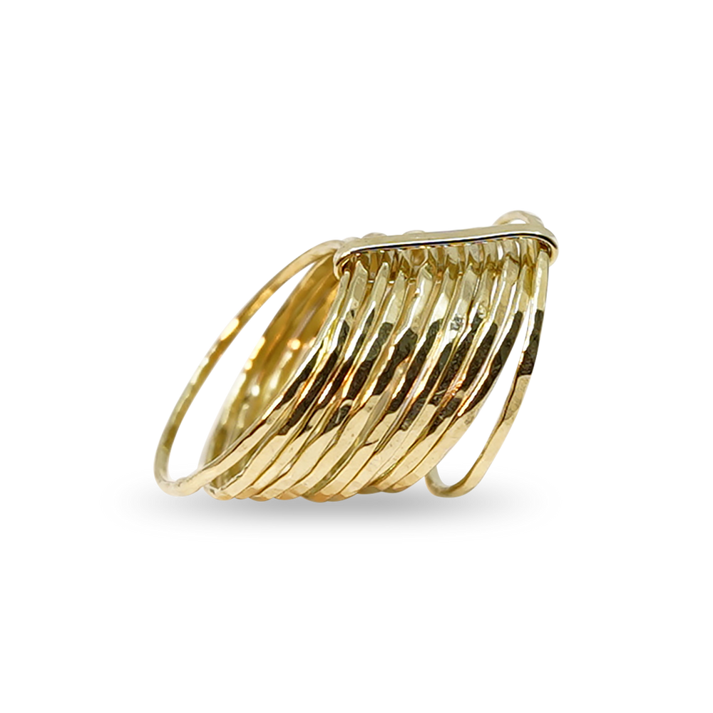 11 GOUDEN FIJNE GEHAMERDE RINGETJES
