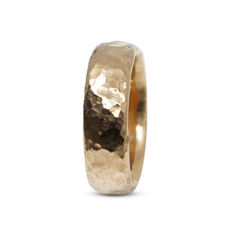 GOUDEN GEHAMERDE MANNENRING
