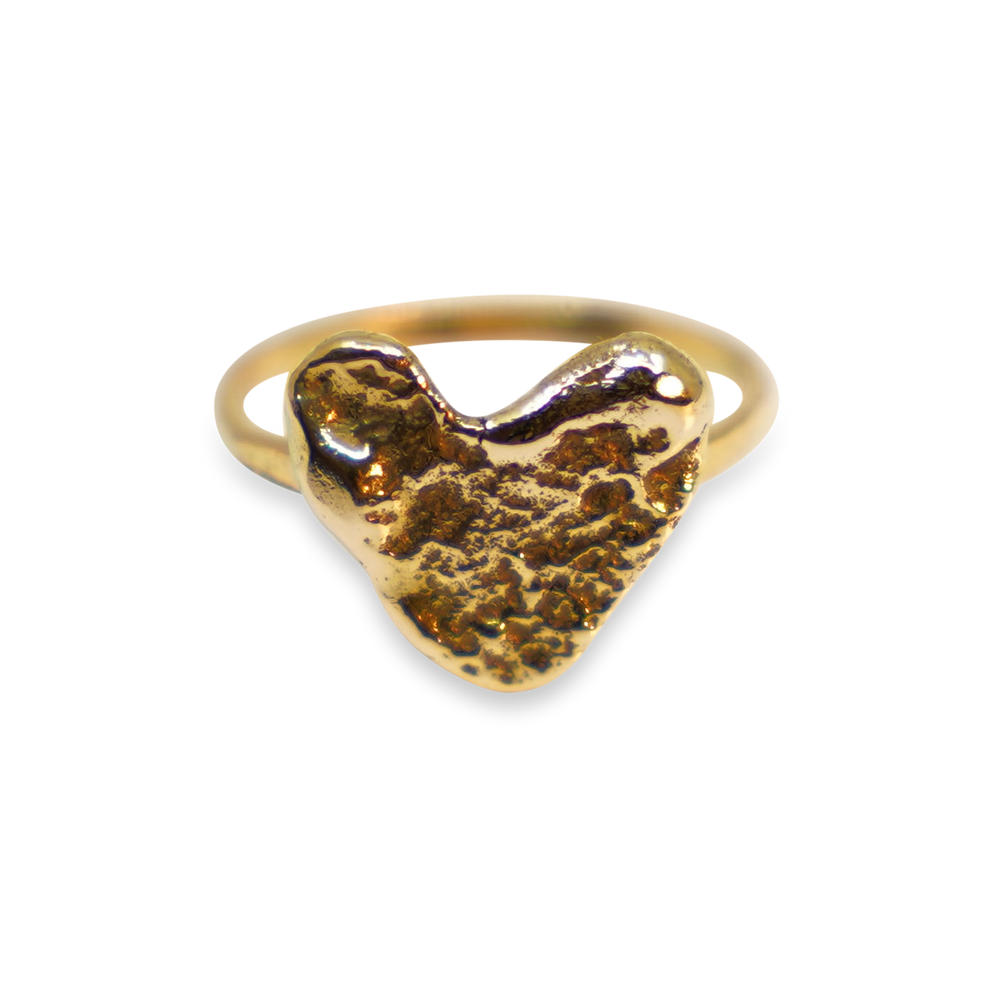 FIJN GEHAMERDE GOUDEN RING MET VERSMOLTEN HART