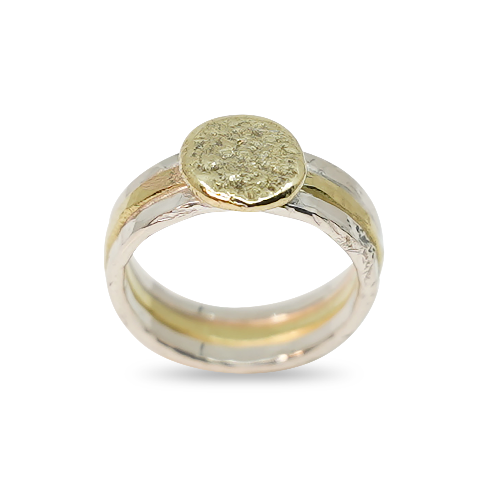 GOUD EN ZILVEREN GEHAMERDE RINGEN