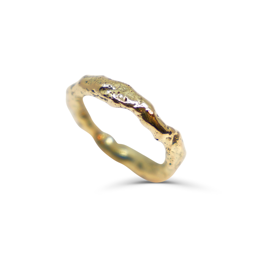 ORGANISCHE 18 KARAAT HANDGEMAAKTE GOUDEN RING