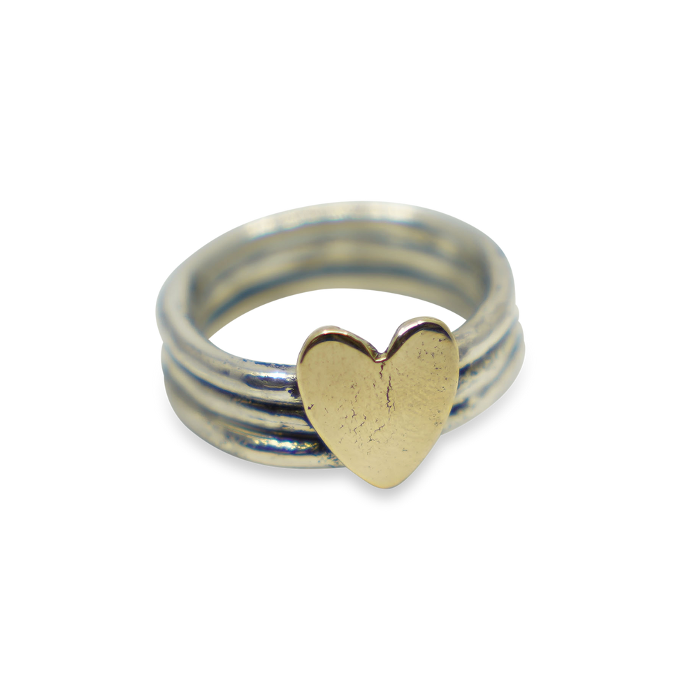 SET VAN 3 ZILVEREN RUWE RINGEN MET GOUDEN HARTJE