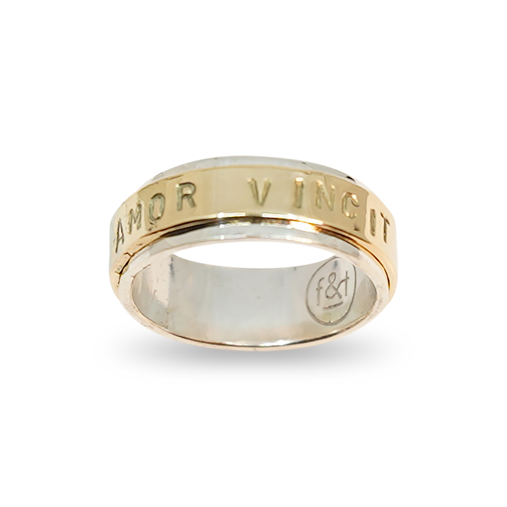 RING VAN GOUD EN ZILVER MET TEKST