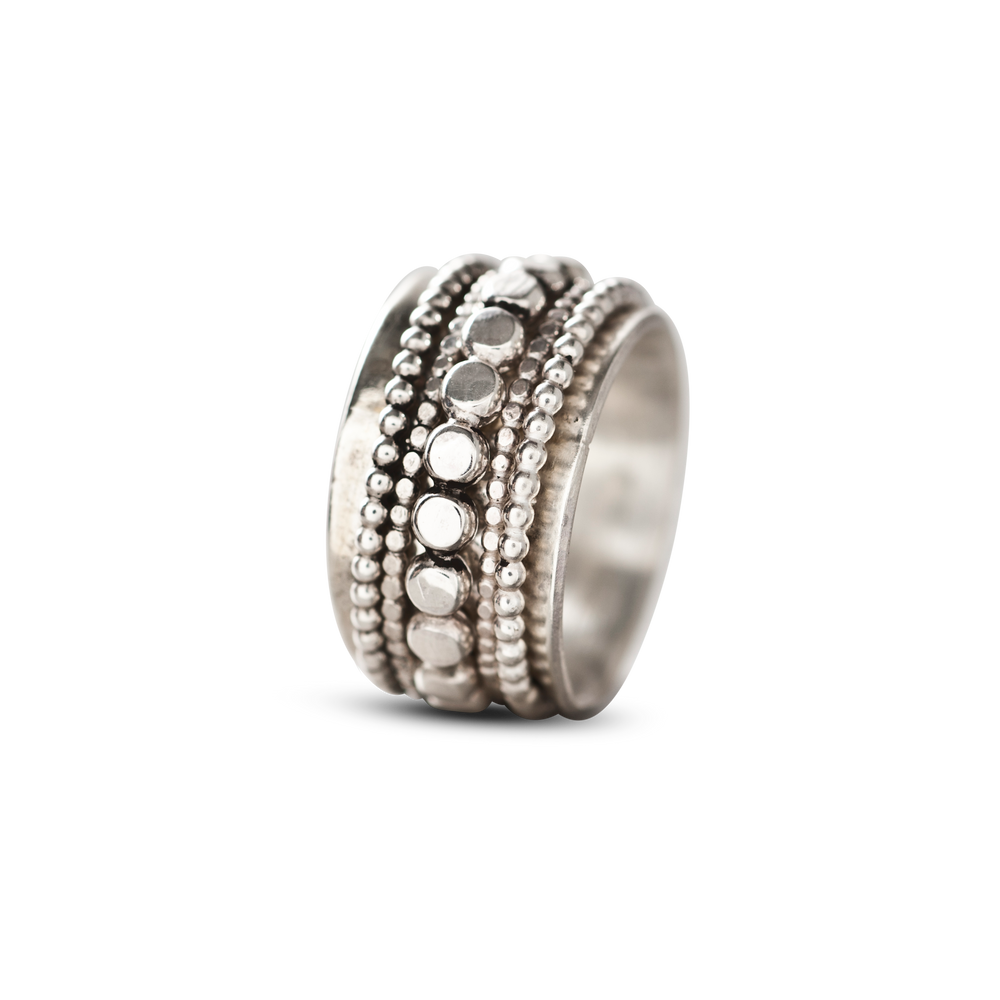 ZILVEREN RING MET VIJF PARELRINGETJES