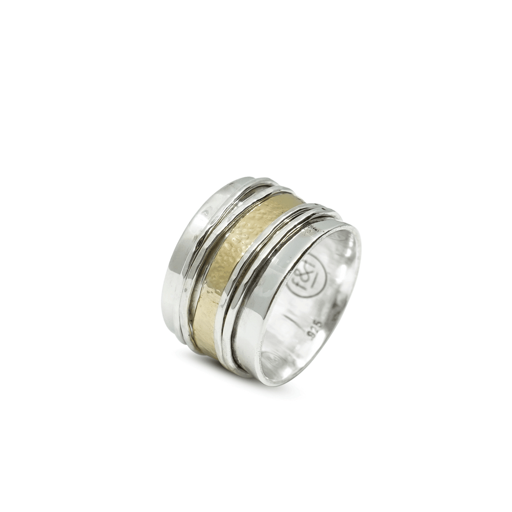BREDE ZILVEREN RING MET GEHAMERD GOUD BANDJE