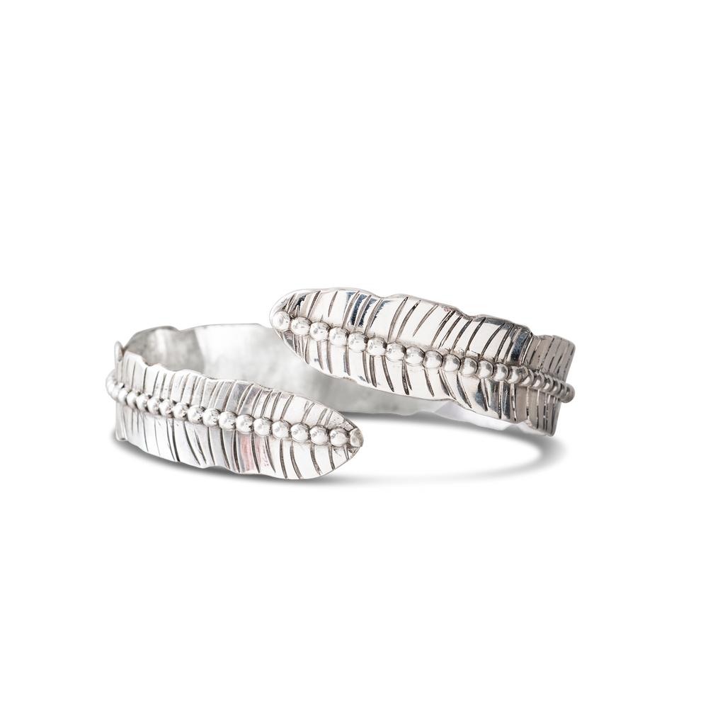 BREDE ZILVEREN ARMBAND IN VEERVORM