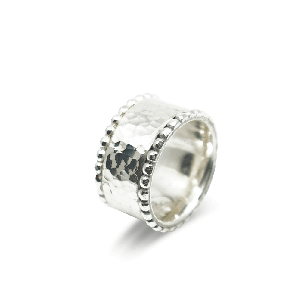 STERLING ZILVEREN RING AFGEZET MET ZILVEREN BOLLETJES