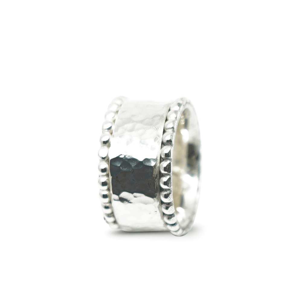 STERLING ZILVEREN RING AFGEZET MET ZILVEREN BOLLETJES