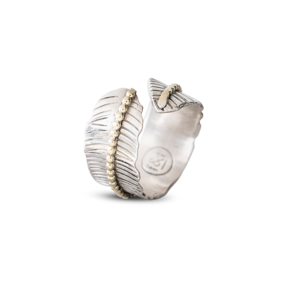  ZILVEREN RING MET MASSIEF GOUDDRAAD BOLLETJESRELIËF    